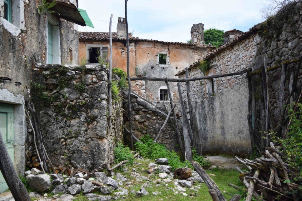 Niska, ein verlassenes Dorf in Kroatien