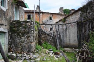 Niska, ein verlassenes Dorf in Kroatien