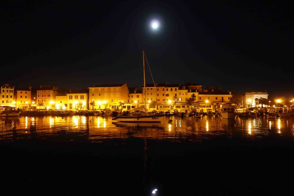 Rovinj bei Nacht