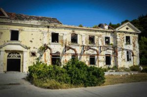 Ruine aus dem Kroatien-Krieg
