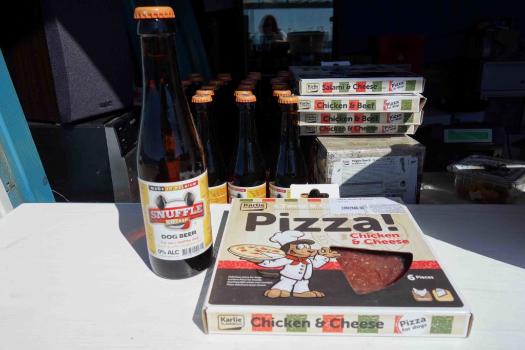 Hundebier und Hundepizza am Hundestrand Crikvenica