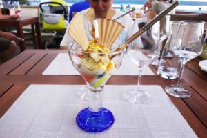 Eisbecher im Beach Tunar Selce