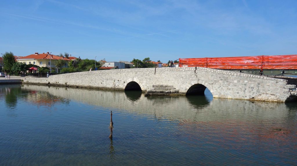 Zerstörte Brücke von Nin