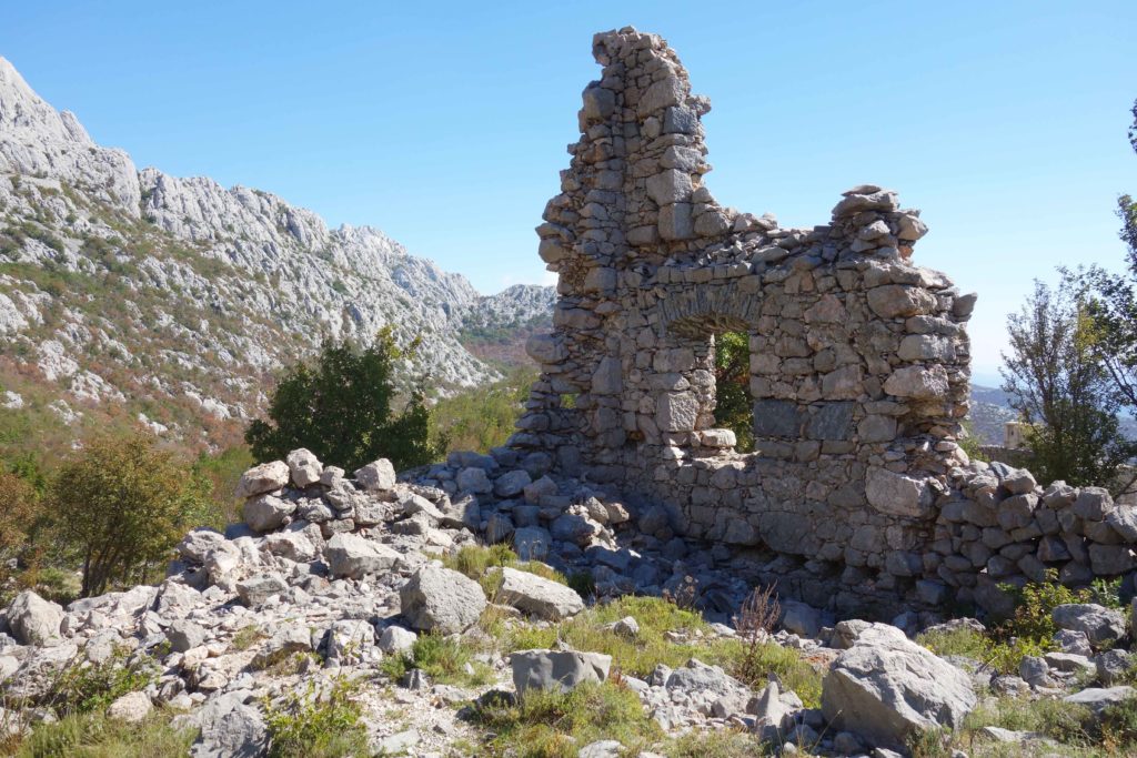 Verlassenes Dorf im Velebit