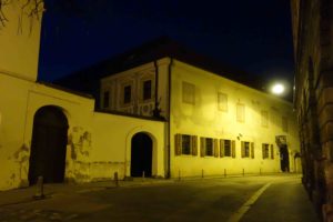 Zagreber Stadtmuseum bei Nacht