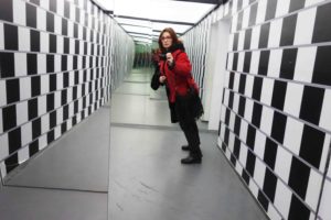 Gedrehter Raum im Museum der Illusionen Zagreb