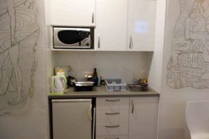 Kochecke im Subspace Hostel Zagreb