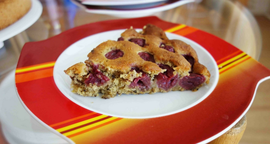 Kroatischer Kirschkuchen mit Walnüssen