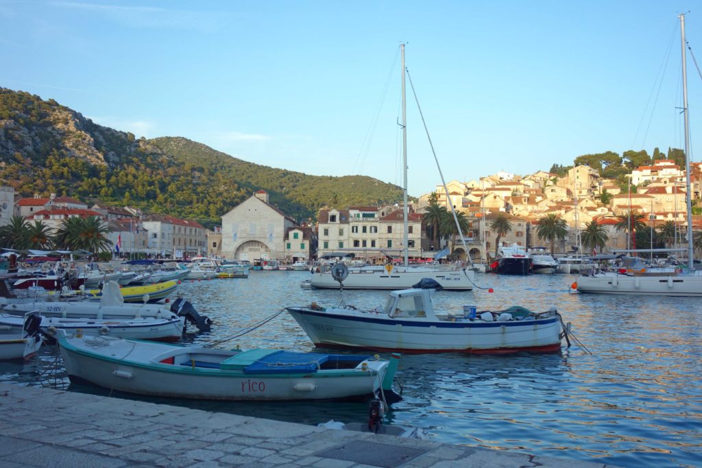 Hvar in der Abenddämmerung