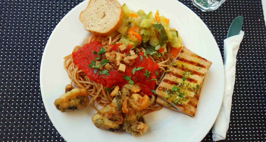 Veganes Hauptgericht im Restaurant Makrovega Split