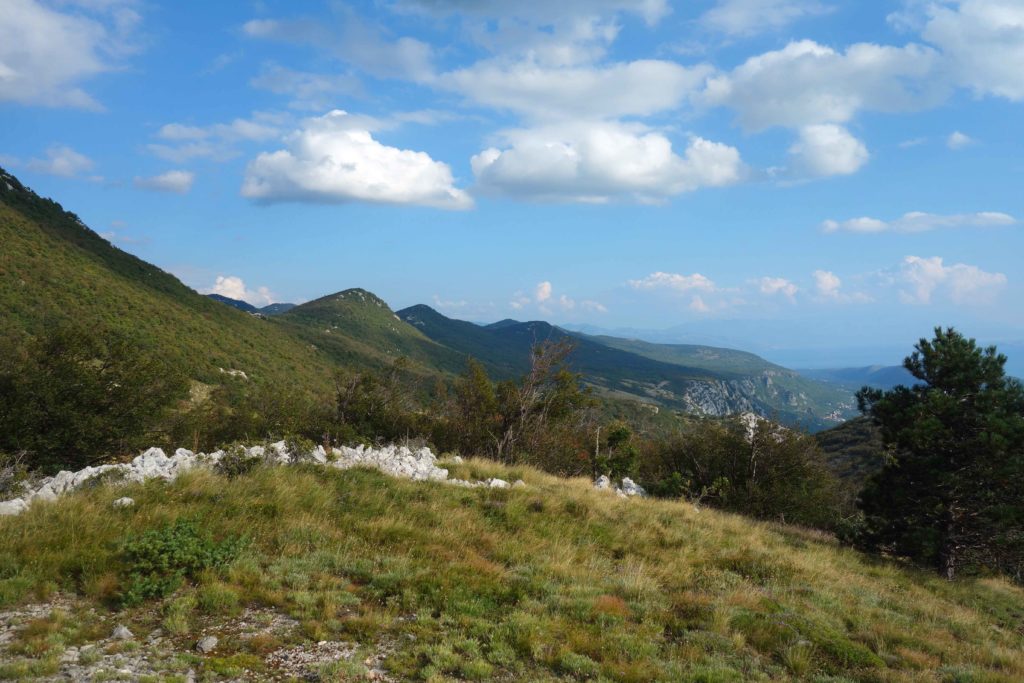 Landschaft in Kroatien beim Paragliding