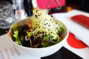 Frischer Salat im Vegeshop Zagreb
