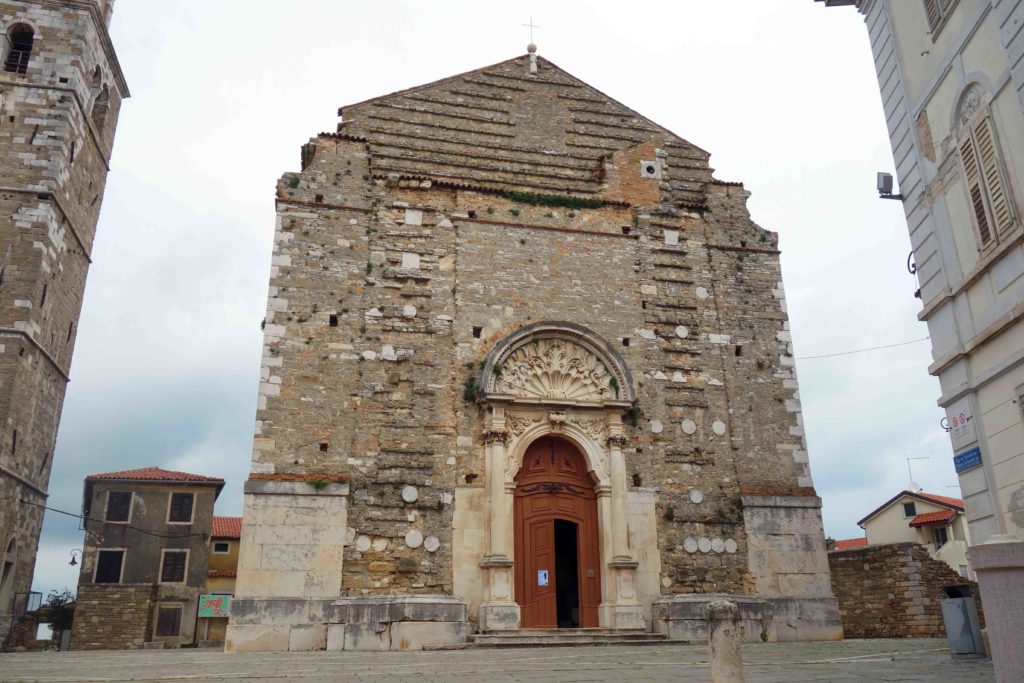 Buje im hügeligen Hinterland von Istrien - Kroatien Reisetipps