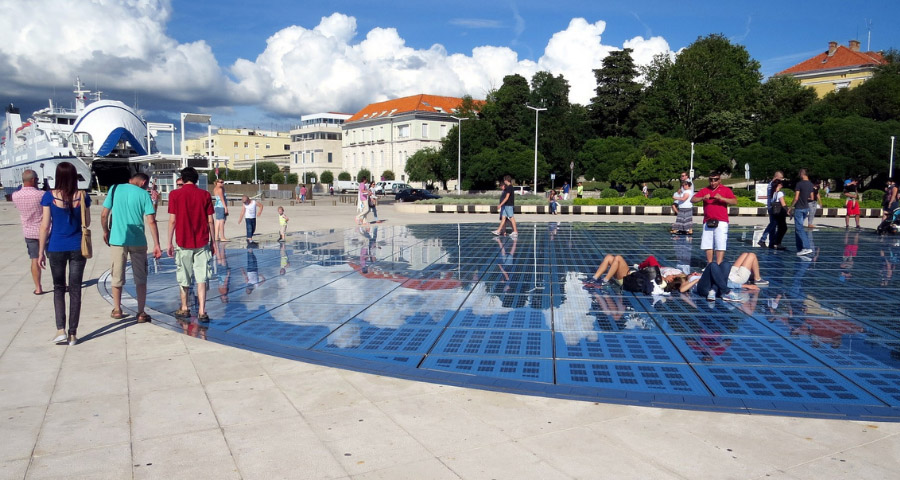 Gruß an die Sonne in Zadar, Kroatien