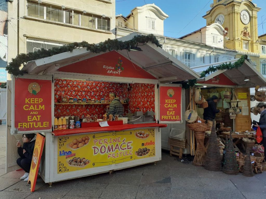 Fritules auf dem Weihnachtsmarkt in Rijeka