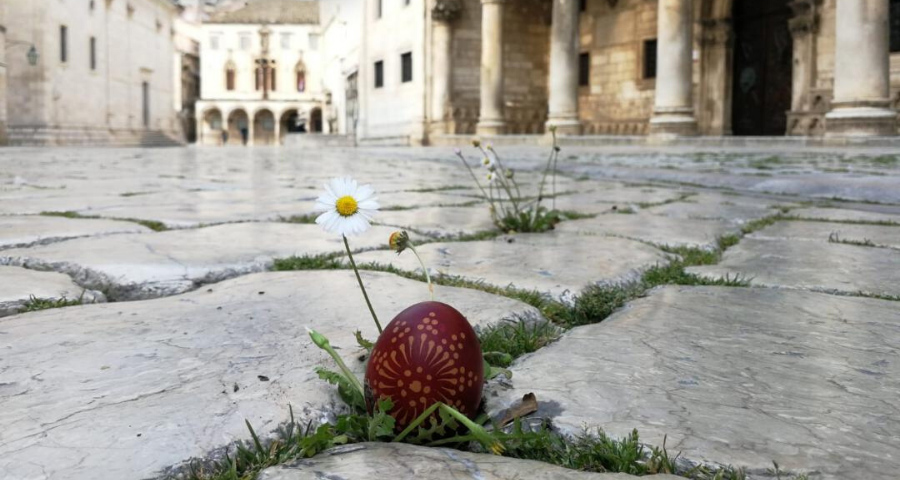 Osterei auf dem Stradun