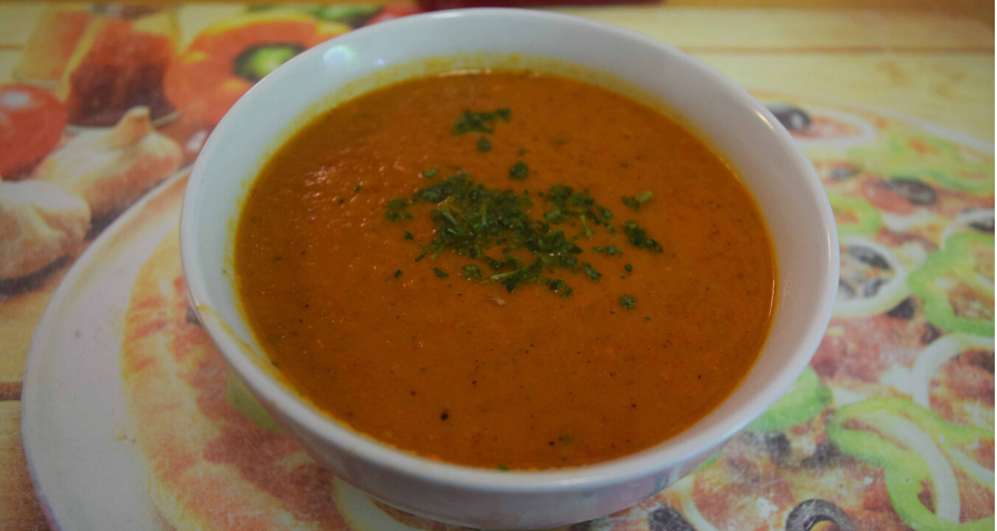 Mediterrane Suppe mit Aubergine, Paprika und Möhre - Kroatisch kochen