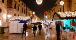 Verregneter Weihnachtsmarkt in Dubrovnik 2022