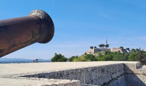 Kanone auf der Festung Barone in Sibenik