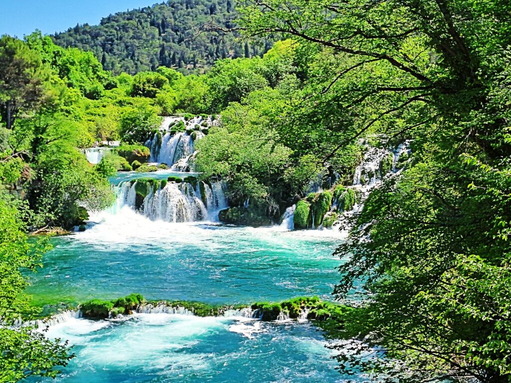 Sprudelnde Krka Wasserfälle