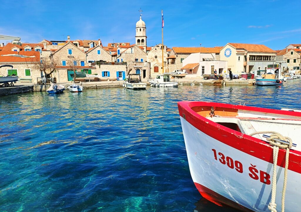 Idyllisches Inseldorf Šepurine