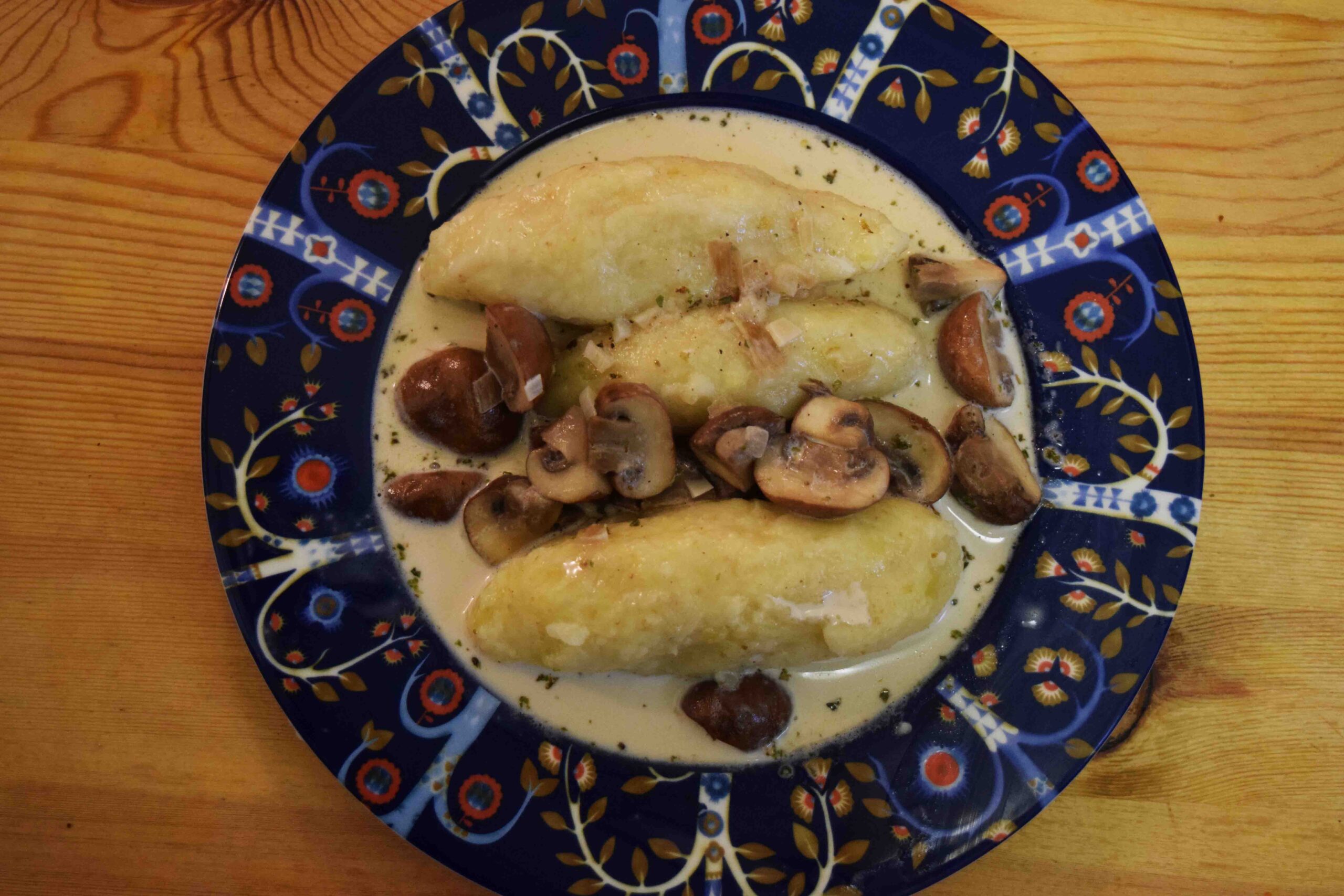 Kartoffelnockerln mit Champignonsoße