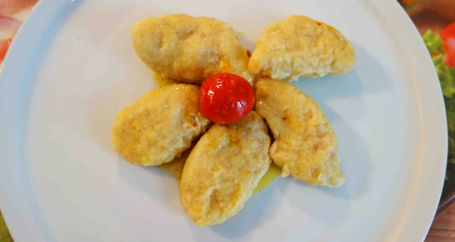 Kartoffelravioli mit Ajvar-Frischkäsefüllung
